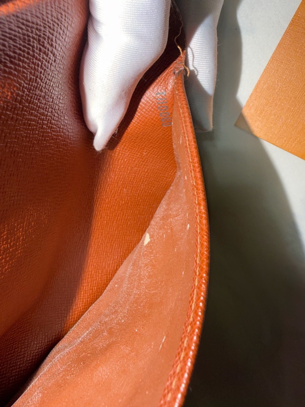 LOUIS VUITTON INTERNATIONAL WALLET - Picture 5 of 15